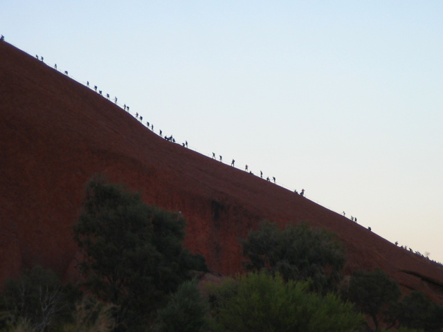 uluru-climbers